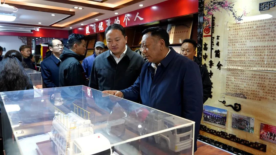 格勒巴桑强调,甘露股份各部门要对标先进,补短强基,以推进甘露股份